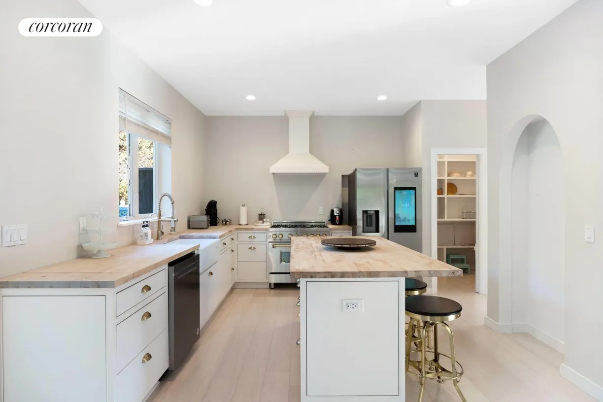 The Hamptons Real Estate | View 41 Blackwatch Court | room 5 | View 6