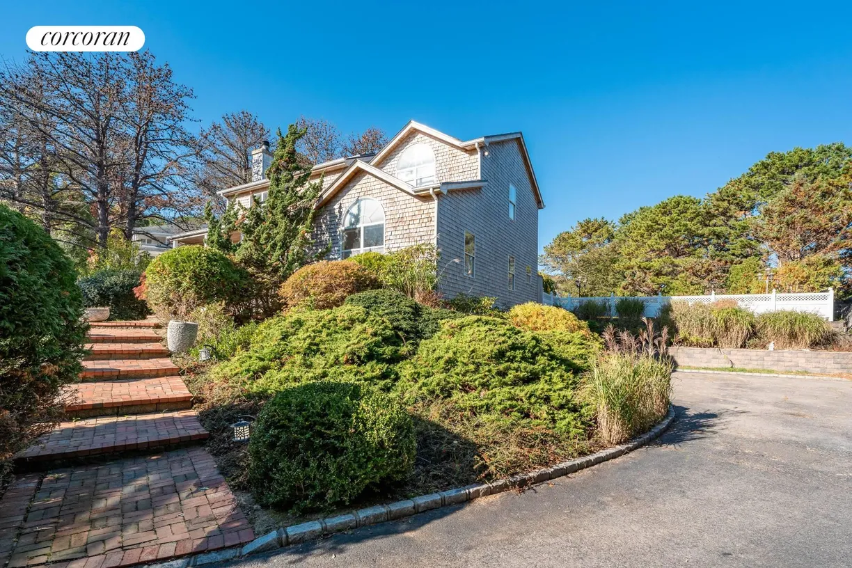 The Hamptons Real Estate | View 41 Blackwatch Court | room 18 | View 19