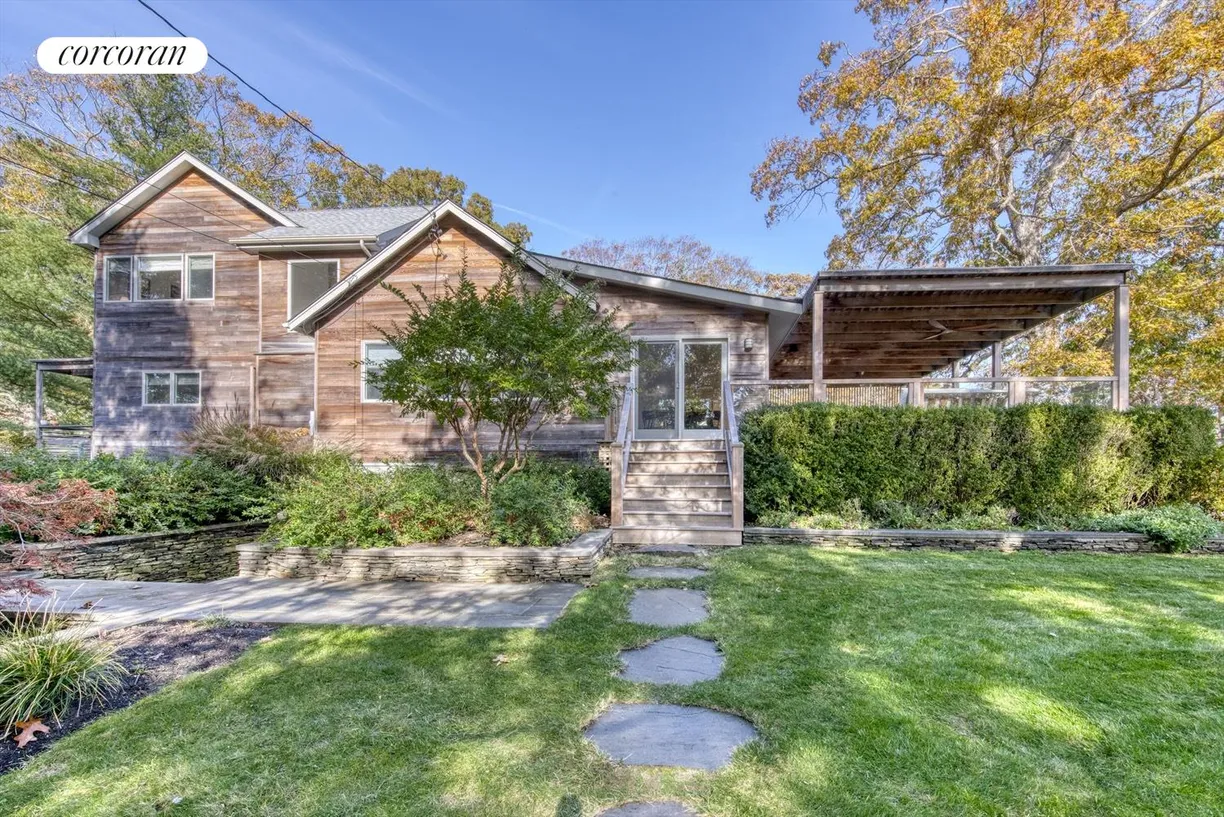The Hamptons Real Estate | View 2 Hagar Road | 4 Beds, 3 Baths