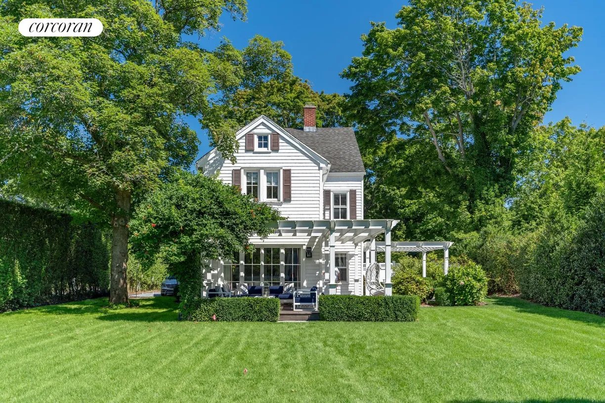 The Hamptons Real Estate | View 224 Hill Street | 4 Beds, 5 Baths