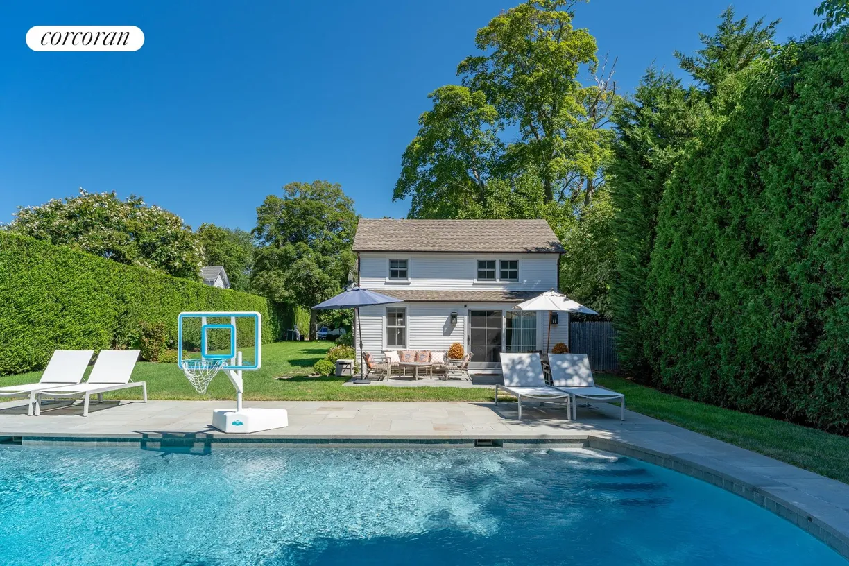 The Hamptons Real Estate | View 224 Hill Street | room 1