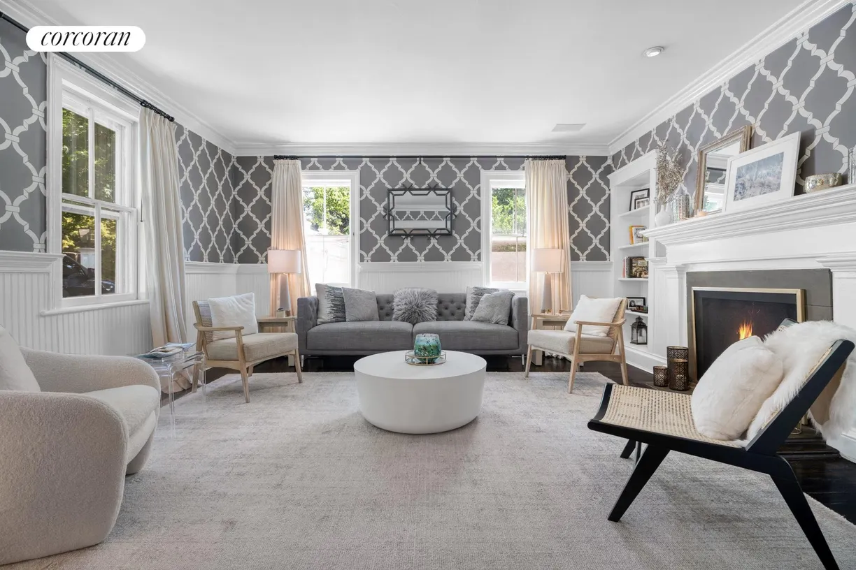 The Hamptons Real Estate | View 224 Hill Street | room 2