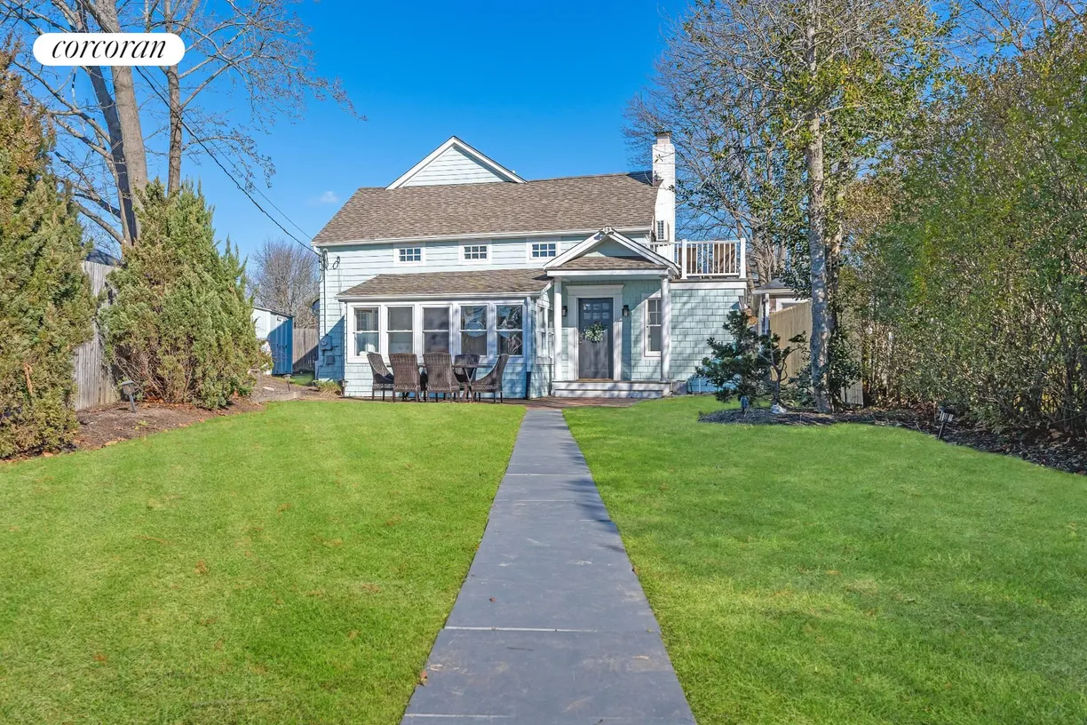 The Hamptons Real Estate | View 10 Beach Lane | 4 Beds, 2 Baths
