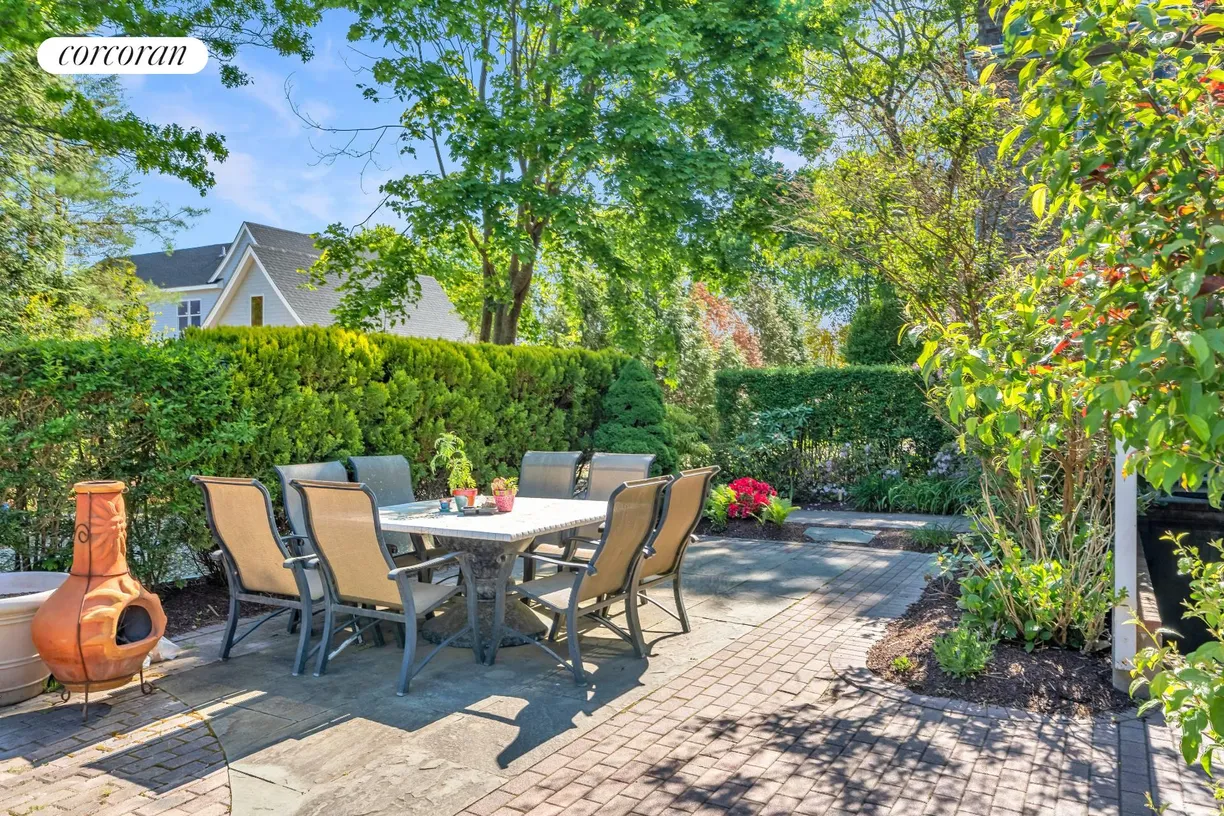 The Hamptons Real Estate | View 42 Jessup Avenue | room 4 | View 5
