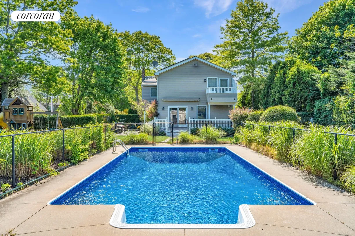 The Hamptons Real Estate | View 42 Jessup Avenue | room 7 | View 8