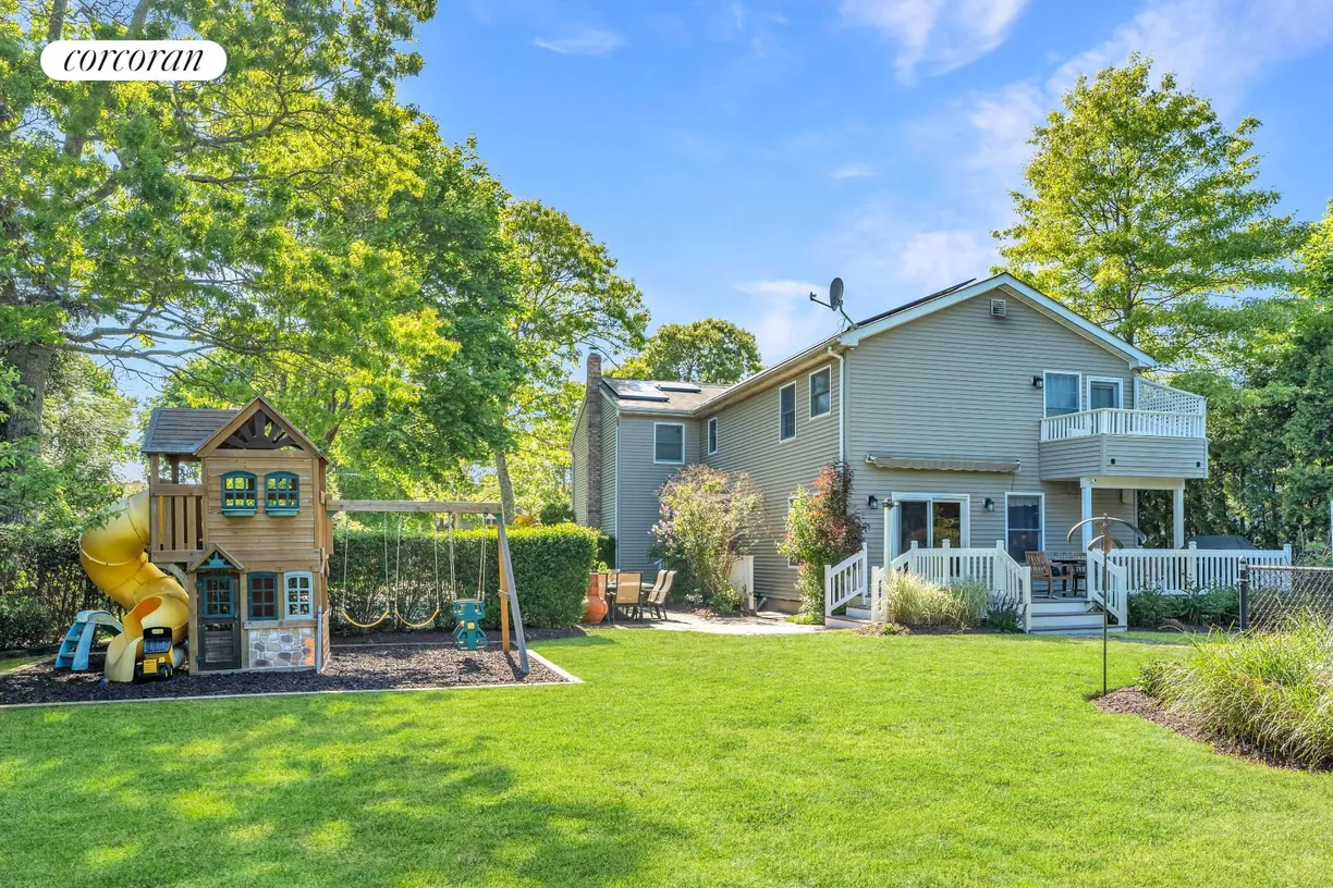 The Hamptons Real Estate | View 42 Jessup Avenue | room 8 | View 9