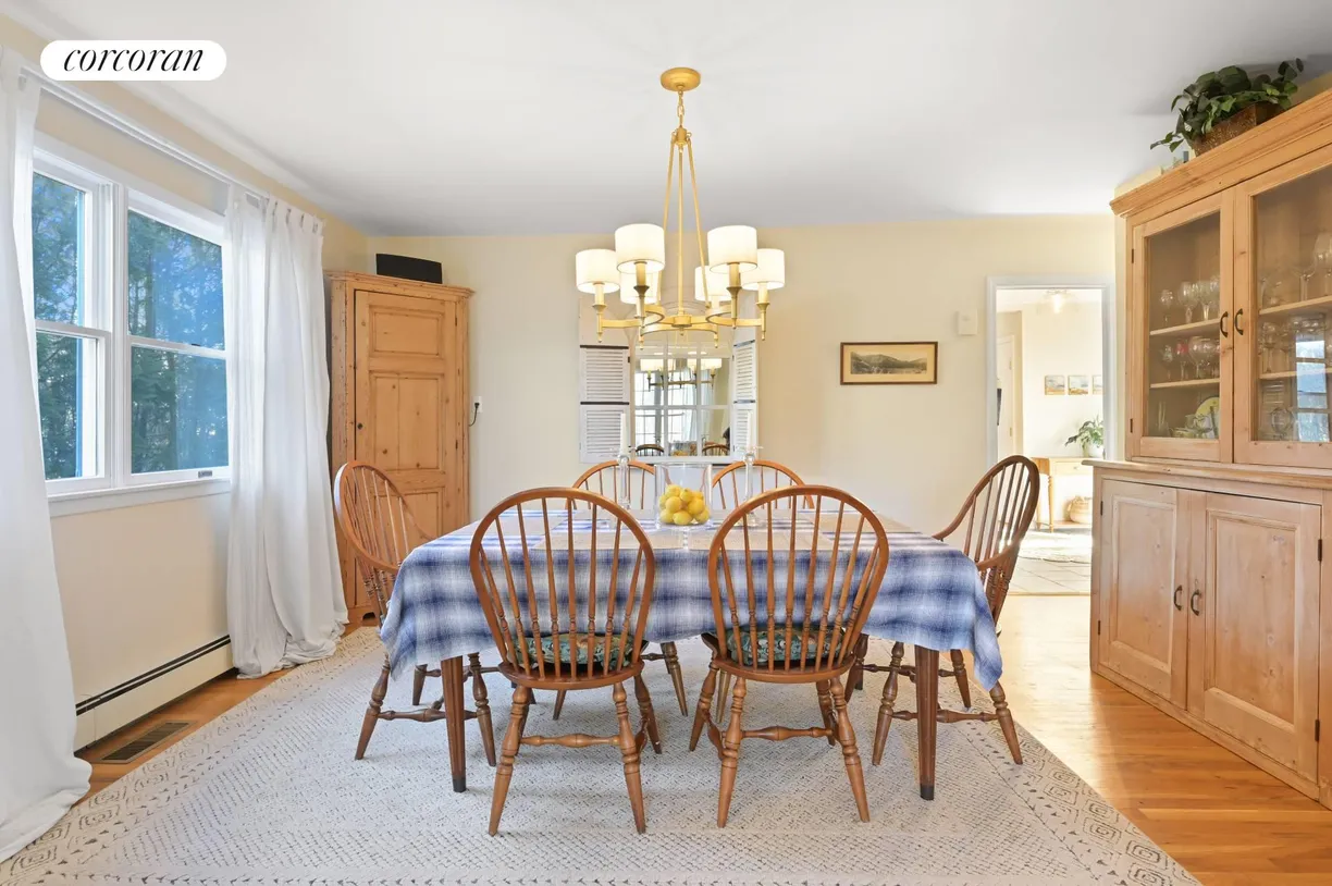 The Hamptons Real Estate | View 42 Jessup Avenue | room 11 | View 12