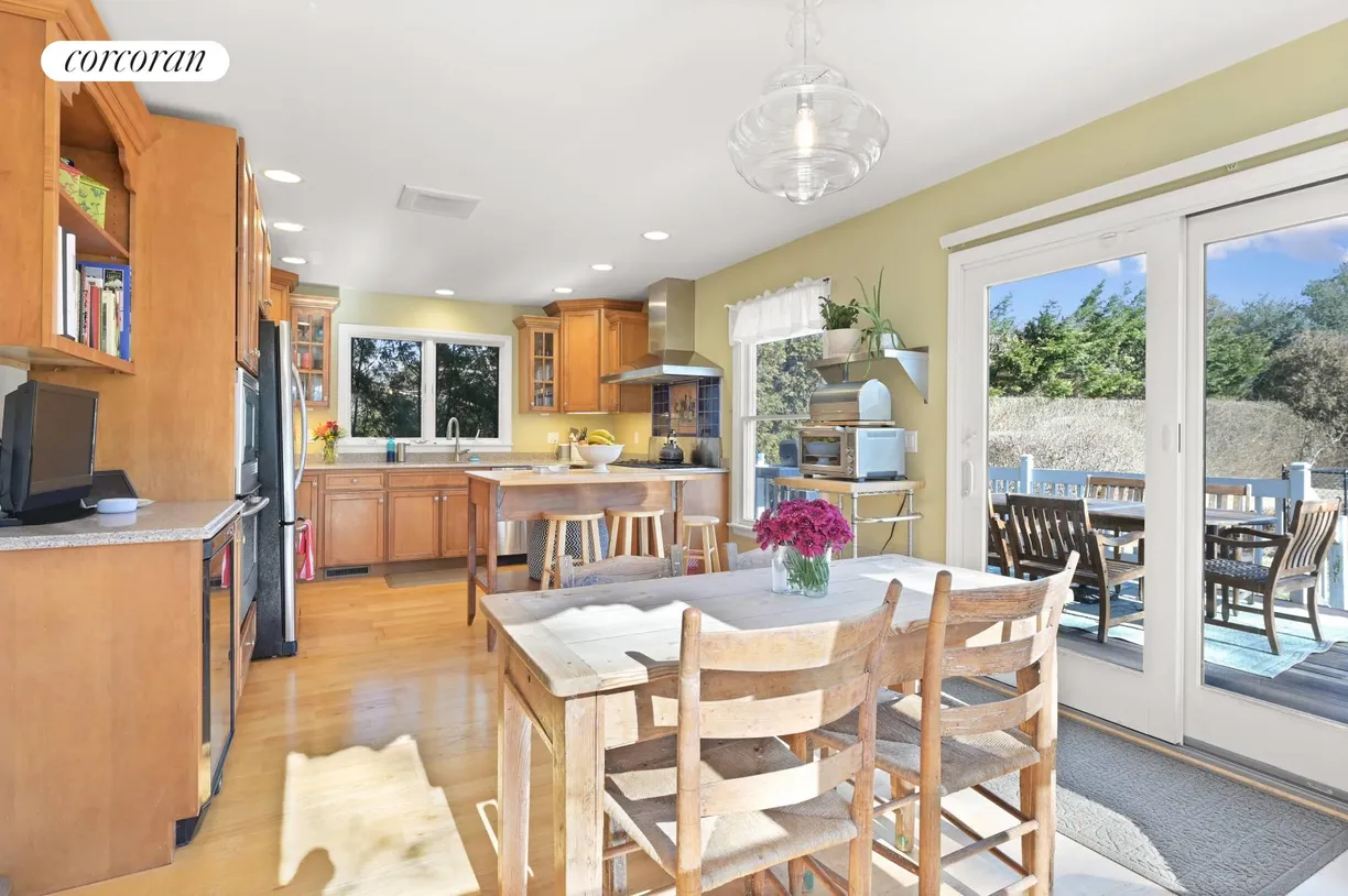 The Hamptons Real Estate | View 42 Jessup Avenue | room 12 | View 13