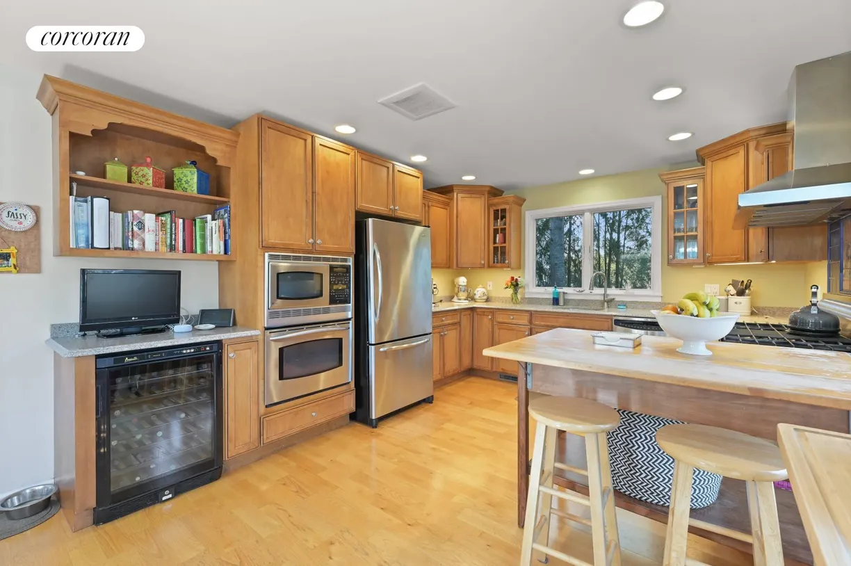 The Hamptons Real Estate | View 42 Jessup Avenue | room 13 | View 14