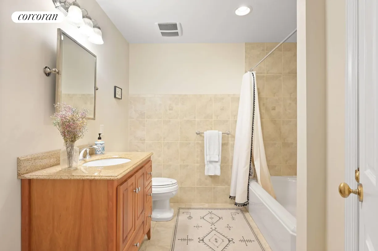 The Hamptons Real Estate | View 42 Jessup Avenue | room 18 | View 19