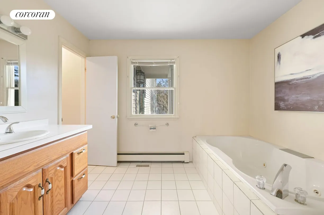 The Hamptons Real Estate | View 42 Jessup Avenue | room 20 | View 21