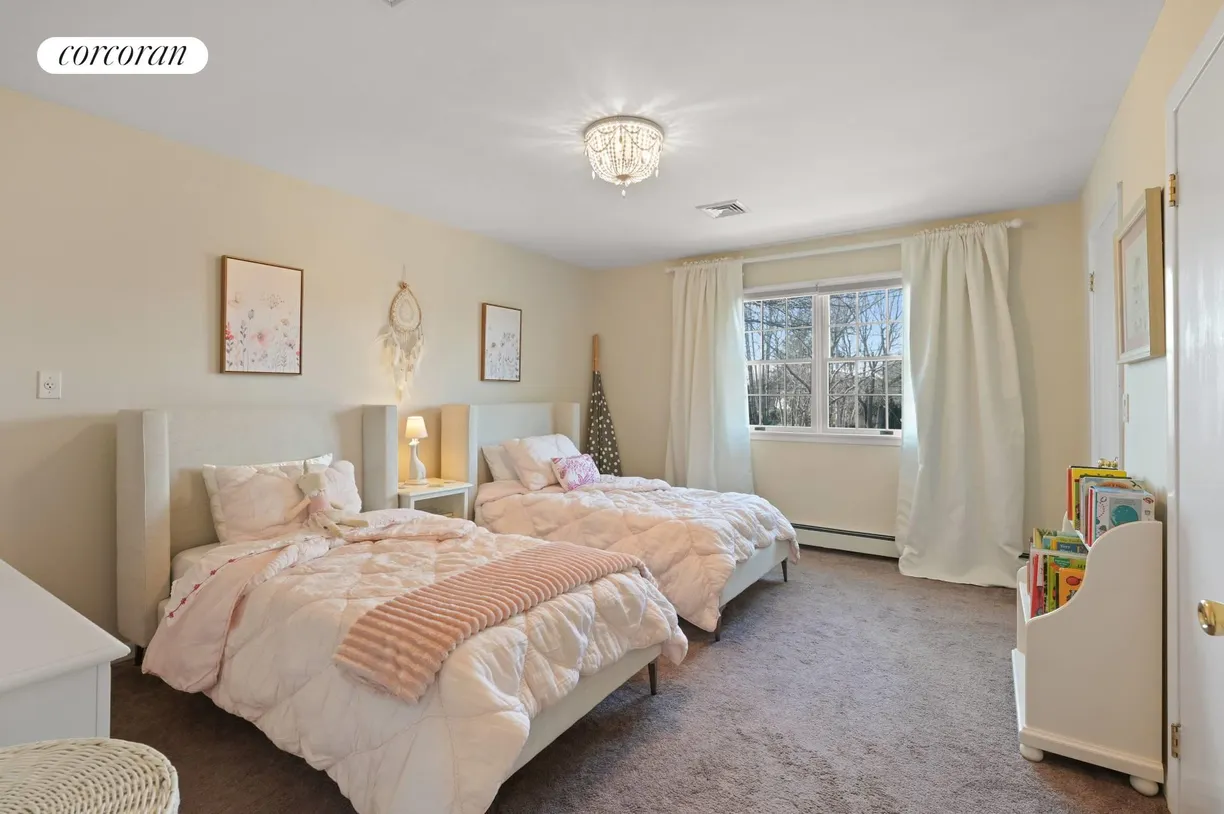 The Hamptons Real Estate | View 42 Jessup Avenue | room 28 | View 29