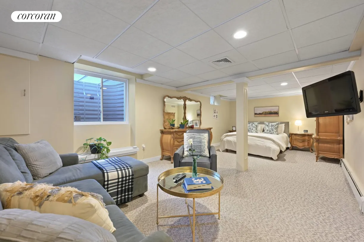 The Hamptons Real Estate | View 42 Jessup Avenue | room 31 | View 32