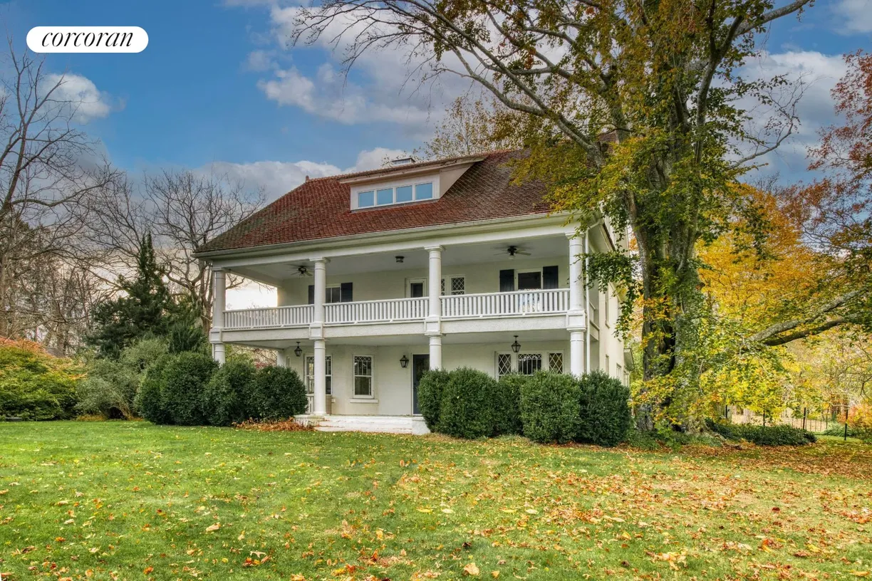 The Hamptons Real Estate | View 151 North Ferry Road | 5 Beds, 5 Baths