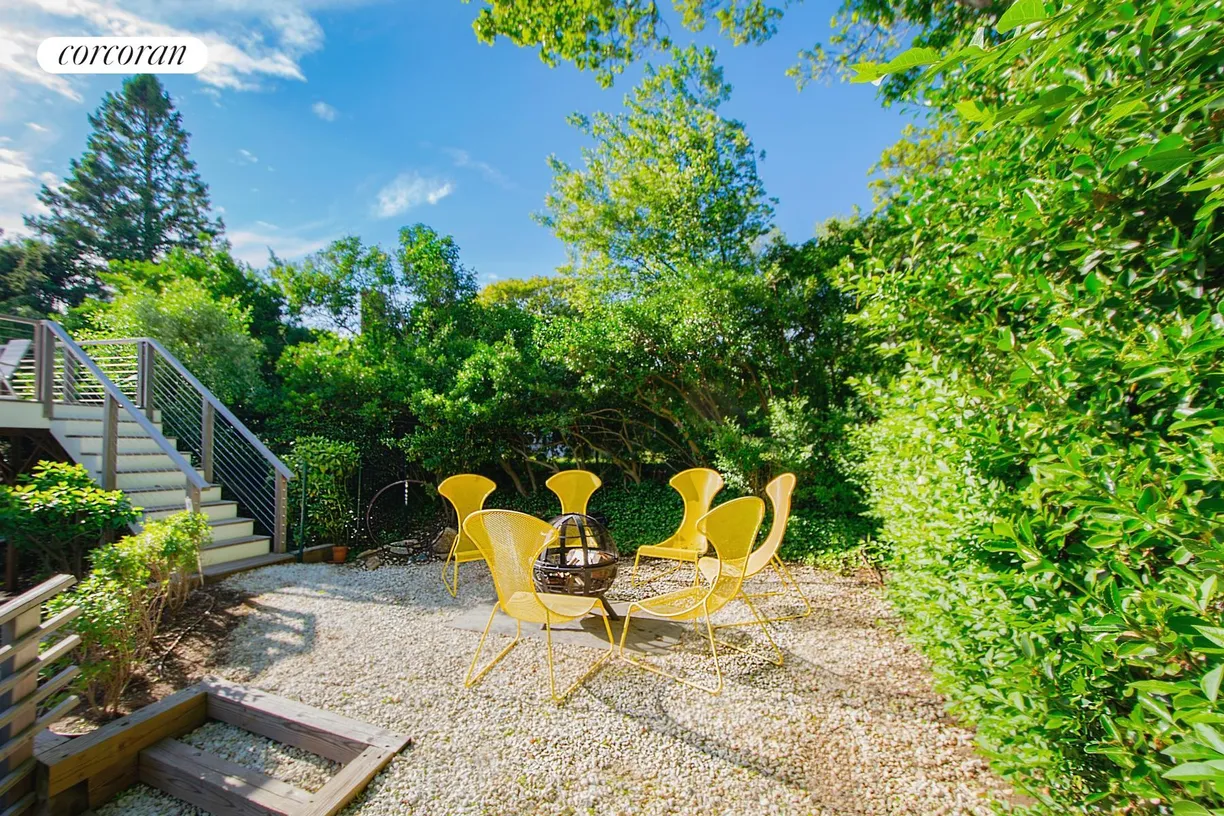 The Hamptons Real Estate | View 46 Cliff Drive | room 2