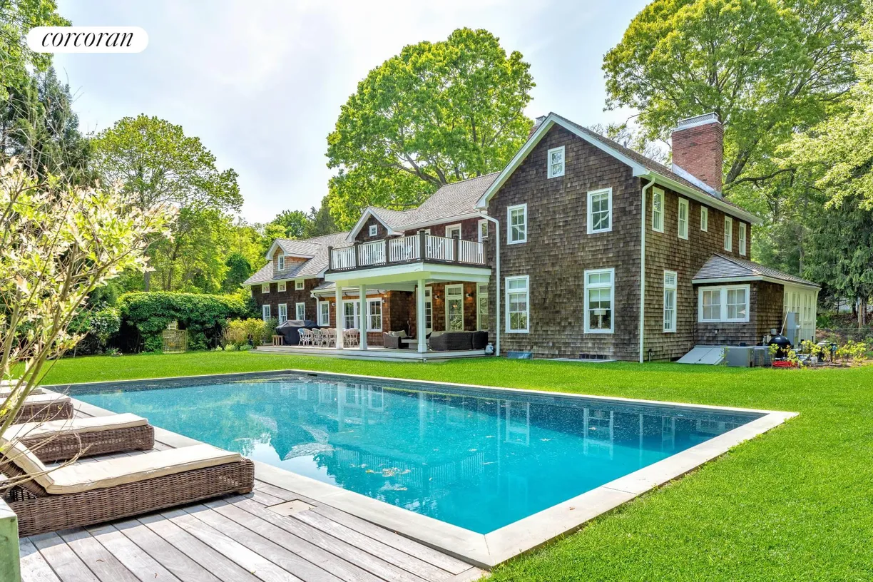 The Hamptons Real Estate | View 27 On The Bluff | room 1