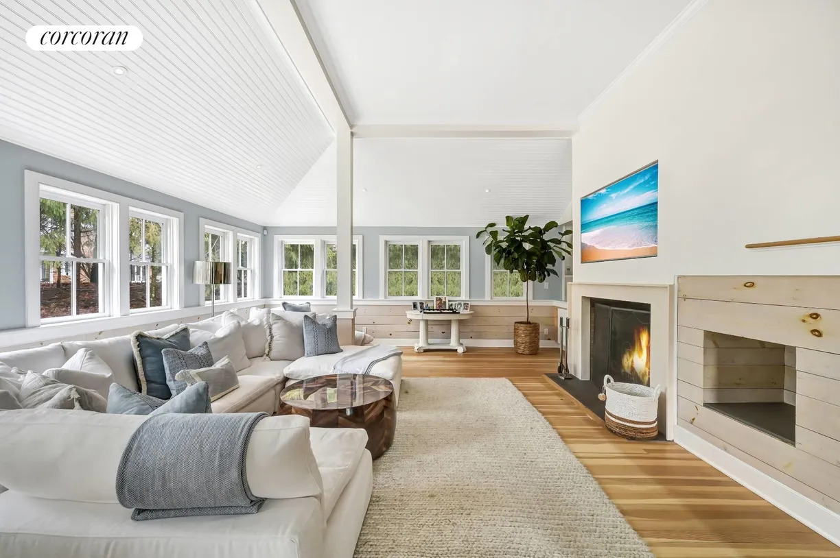 The Hamptons Real Estate | View 27 On The Bluff | room 2