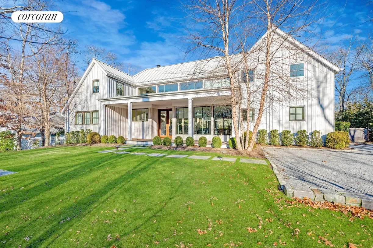 The Hamptons Real Estate | View 74 Hillside Drive East | room 1