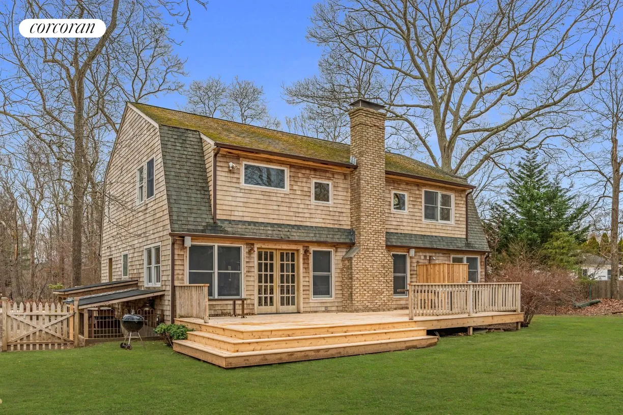 The Hamptons Real Estate | View 14 Broadway | 3 Beds, 2 Baths