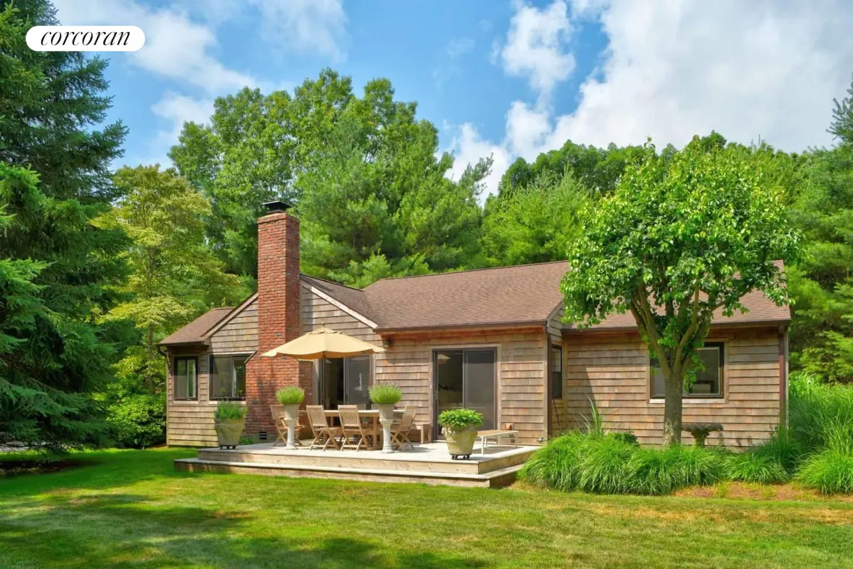 The Hamptons Real Estate | View 60 Northwest Landing Road | 3 Beds, 2 Baths