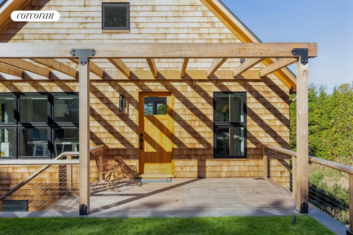 The Hamptons Real Estate | View 9 Gull Rock Road | room 2