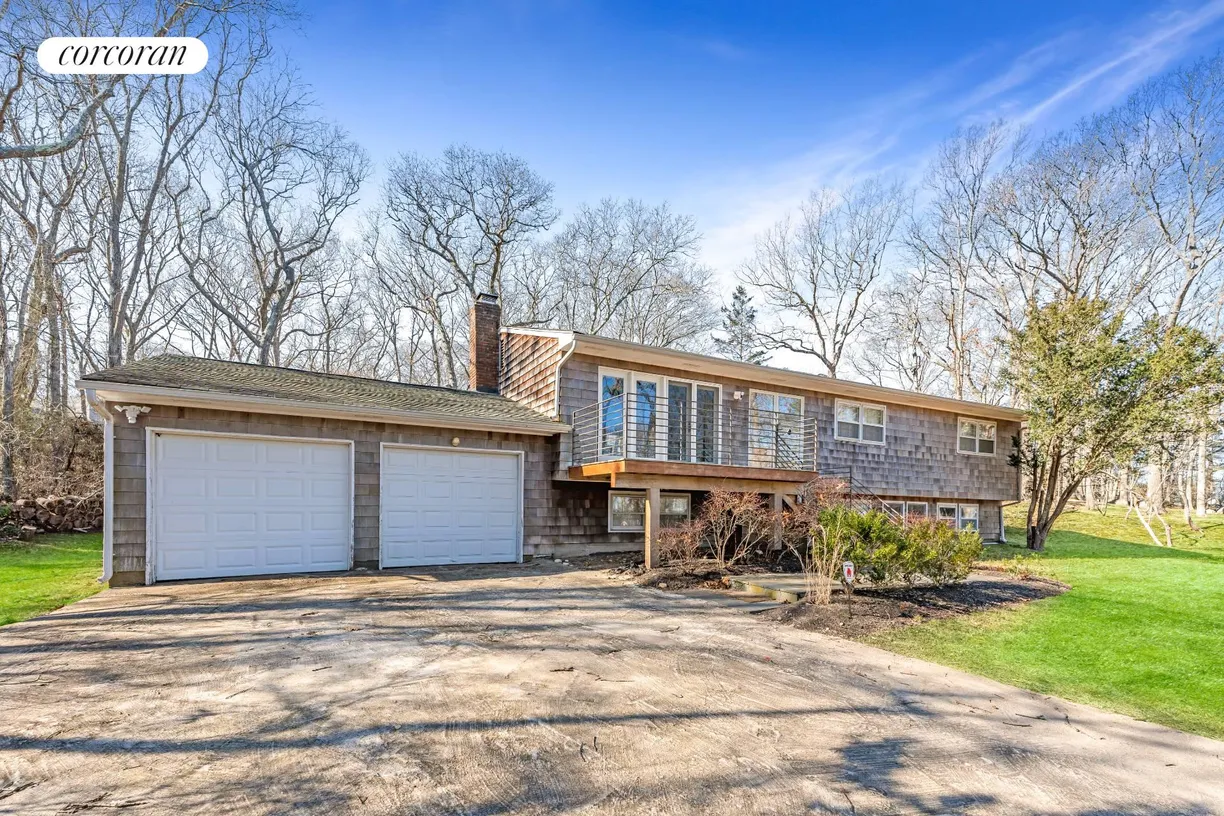 The Hamptons Real Estate | View 71 Gardiners Bay Drive | room 1