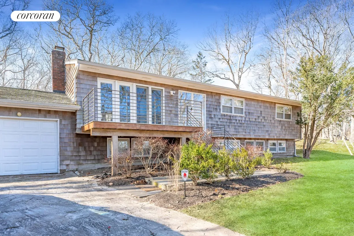 The Hamptons Real Estate | View 71 Gardiners Bay Drive | room 2