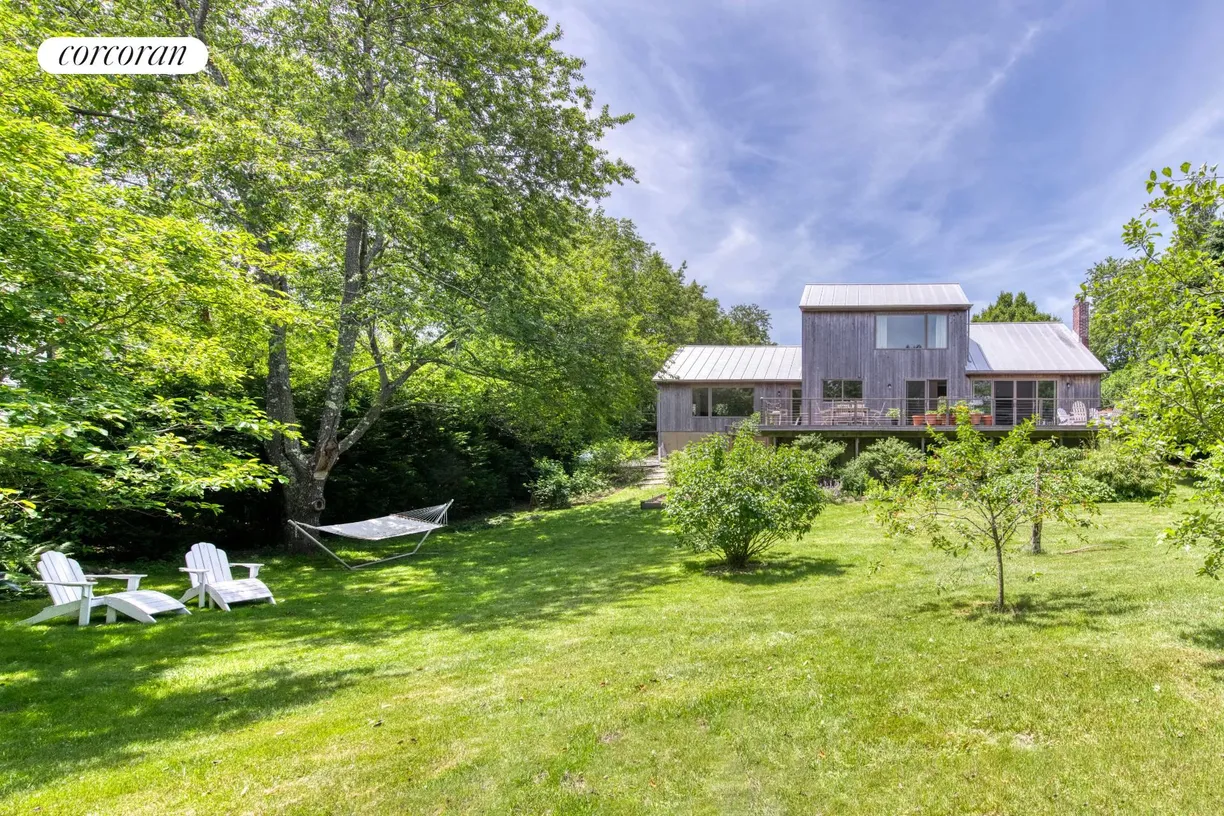 The Hamptons Real Estate | View 22 North Ferndale Place | 3 Beds, 2 Baths