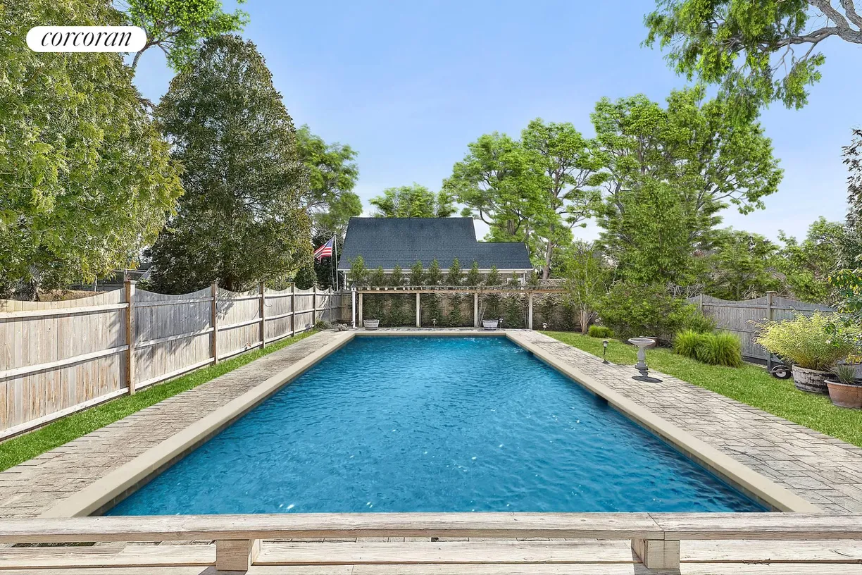 The Hamptons Real Estate | View 3 Crestview Drive | 2 Beds, 1 Bath | View 1