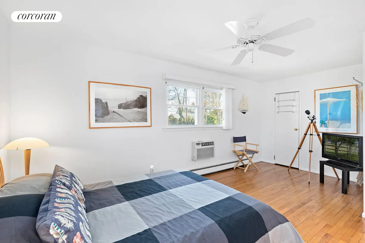The Hamptons Real Estate | View 3 Crestview Drive | Guest Bedroom | View 11