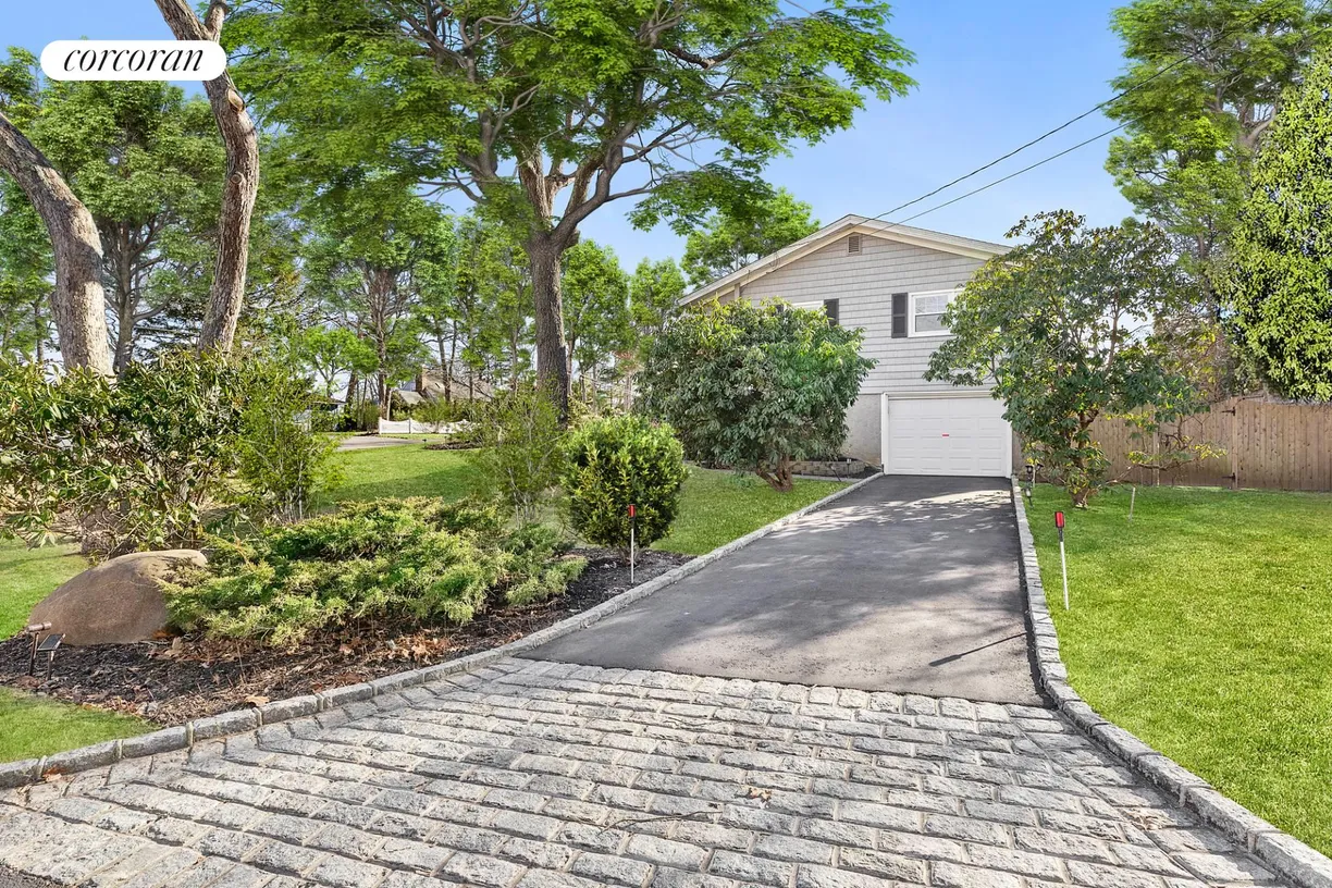 The Hamptons Real Estate | View 3 Crestview Drive | Driveway | View 14
