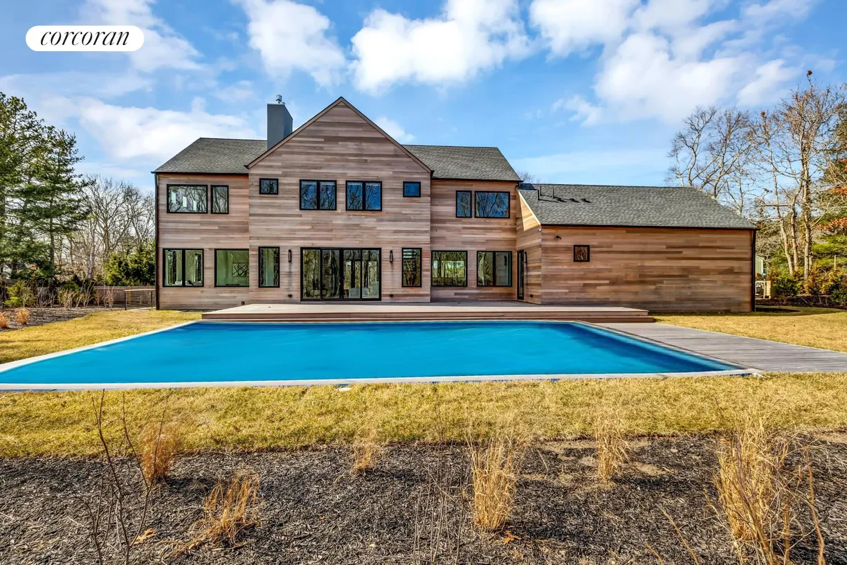 The Hamptons Real Estate | View 24 Hedges Lane | 6 Beds, 6 Baths