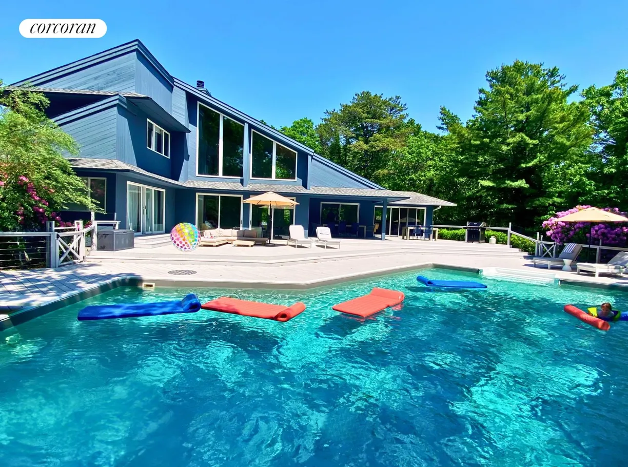 The Hamptons Real Estate | View 249 Roses Grove Road | 6 Beds, 4 Baths