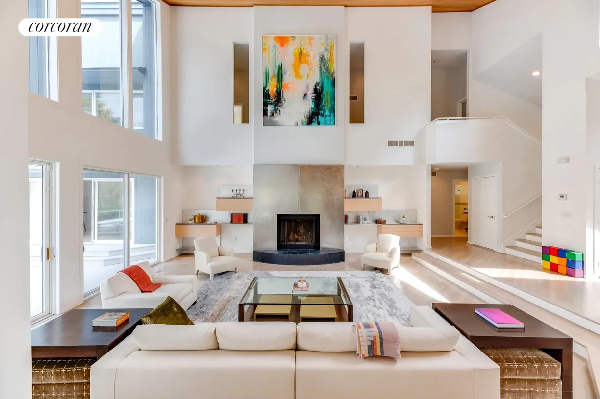 The Hamptons Real Estate | View 249 Roses Grove Road | room 2