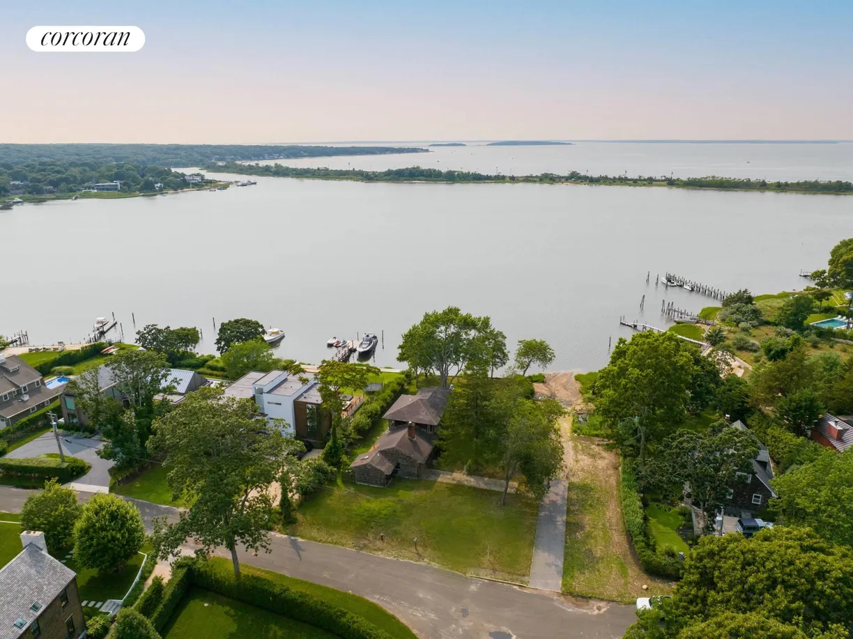 The Hamptons Real Estate | View 11 Amherst Road | room 12 | View 13