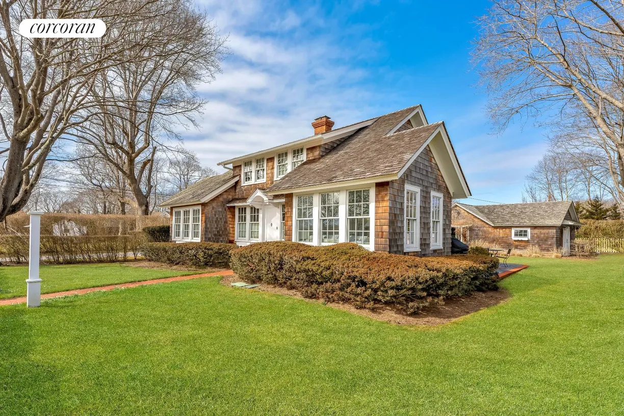 The Hamptons Real Estate | View 1 Village Lane | 3 Beds, 2 Baths