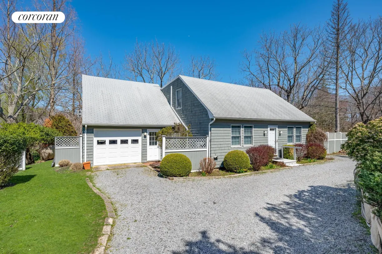 The Hamptons Real Estate | View 2719 Noyac Road | room 8 | View 9