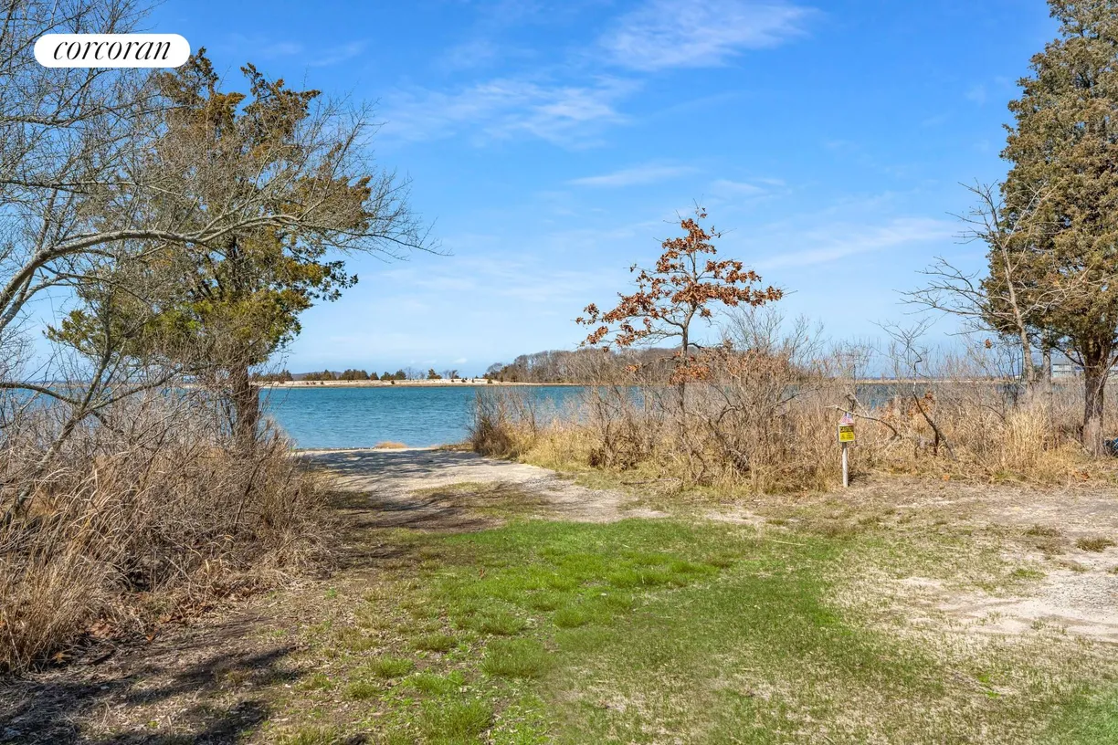 The Hamptons Real Estate | View 2719 Noyac Road | room 11 | View 12