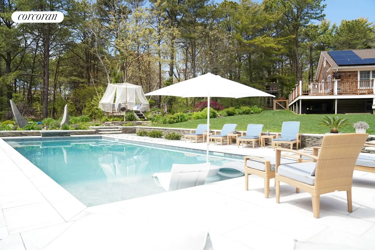 The Hamptons Real Estate | View 565 Montauk Highway | room 2