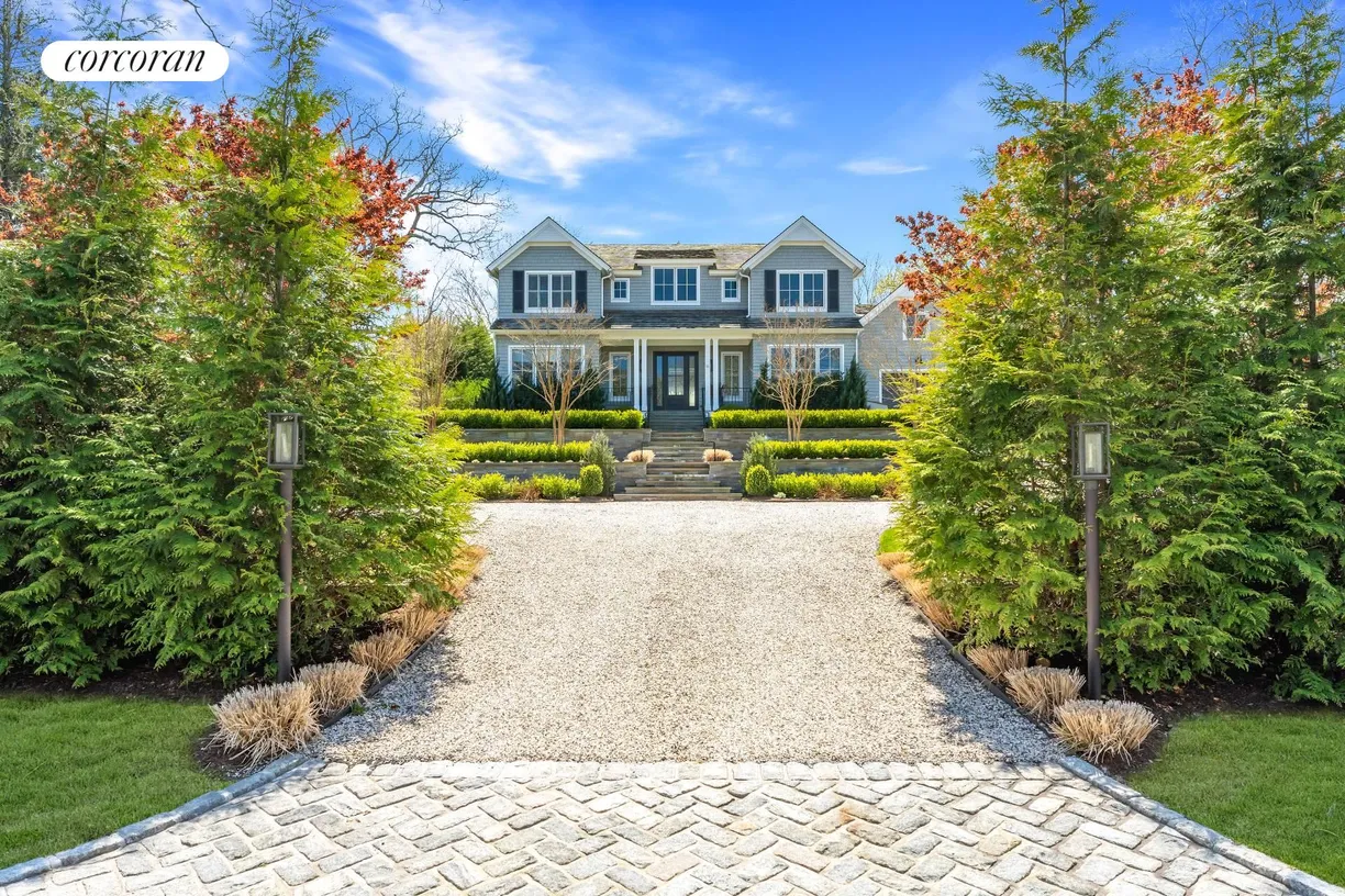 The Hamptons Real Estate | View 55 Floyd Street | 5 Beds, 5 Baths