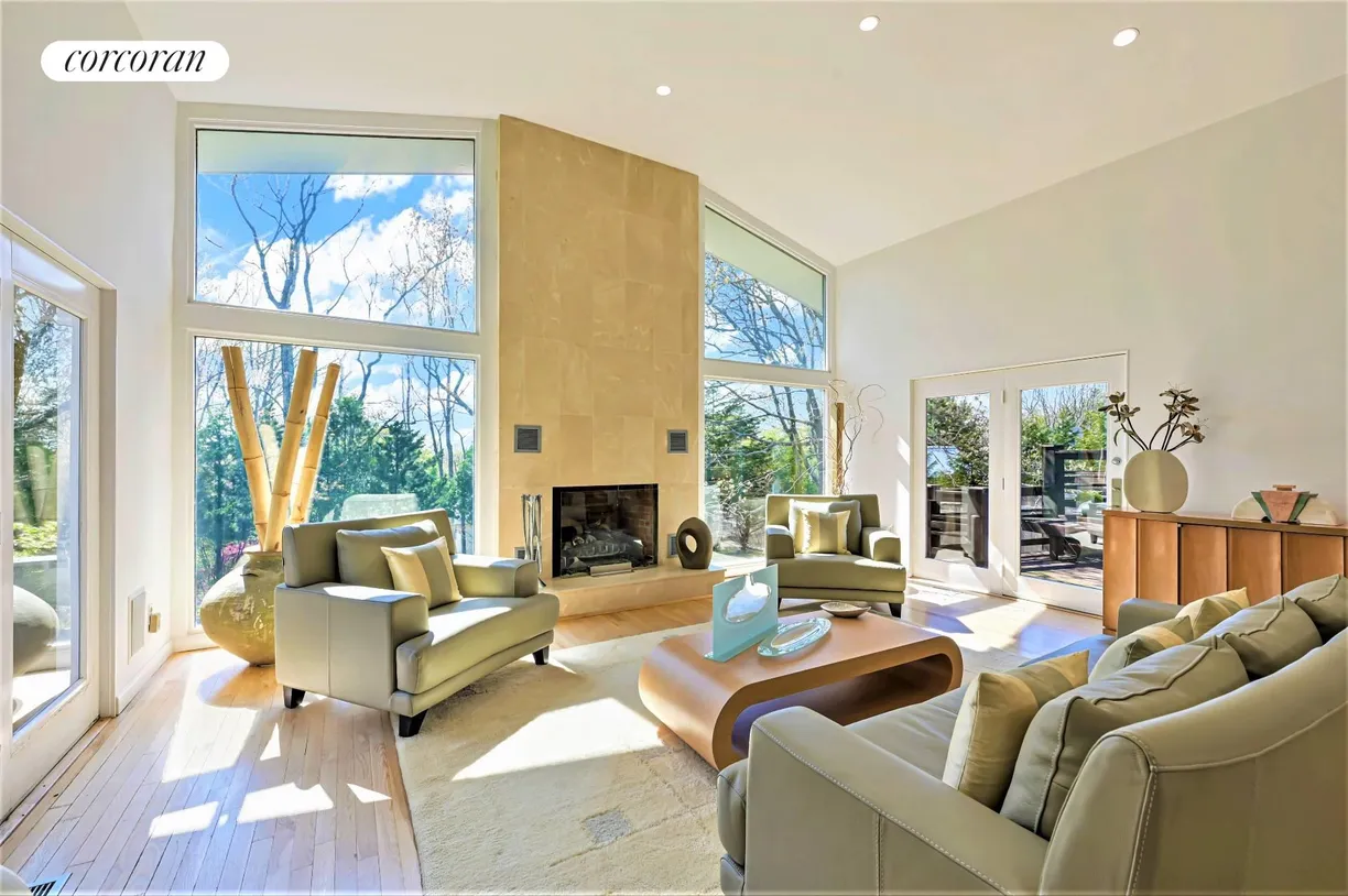 The Hamptons Real Estate | View 1 Carver Street | 3 Beds, 3 Baths