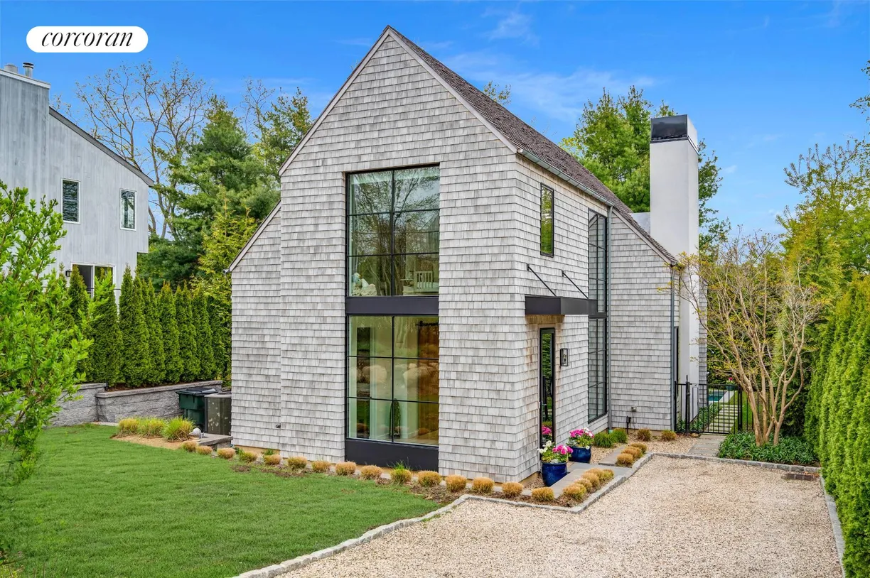 The Hamptons Real Estate | View 68 Ridge Drive | 3 Beds, 4 Baths