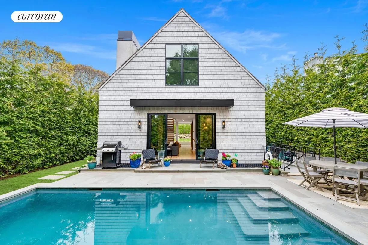 The Hamptons Real Estate | View 68 Ridge Drive | room 1