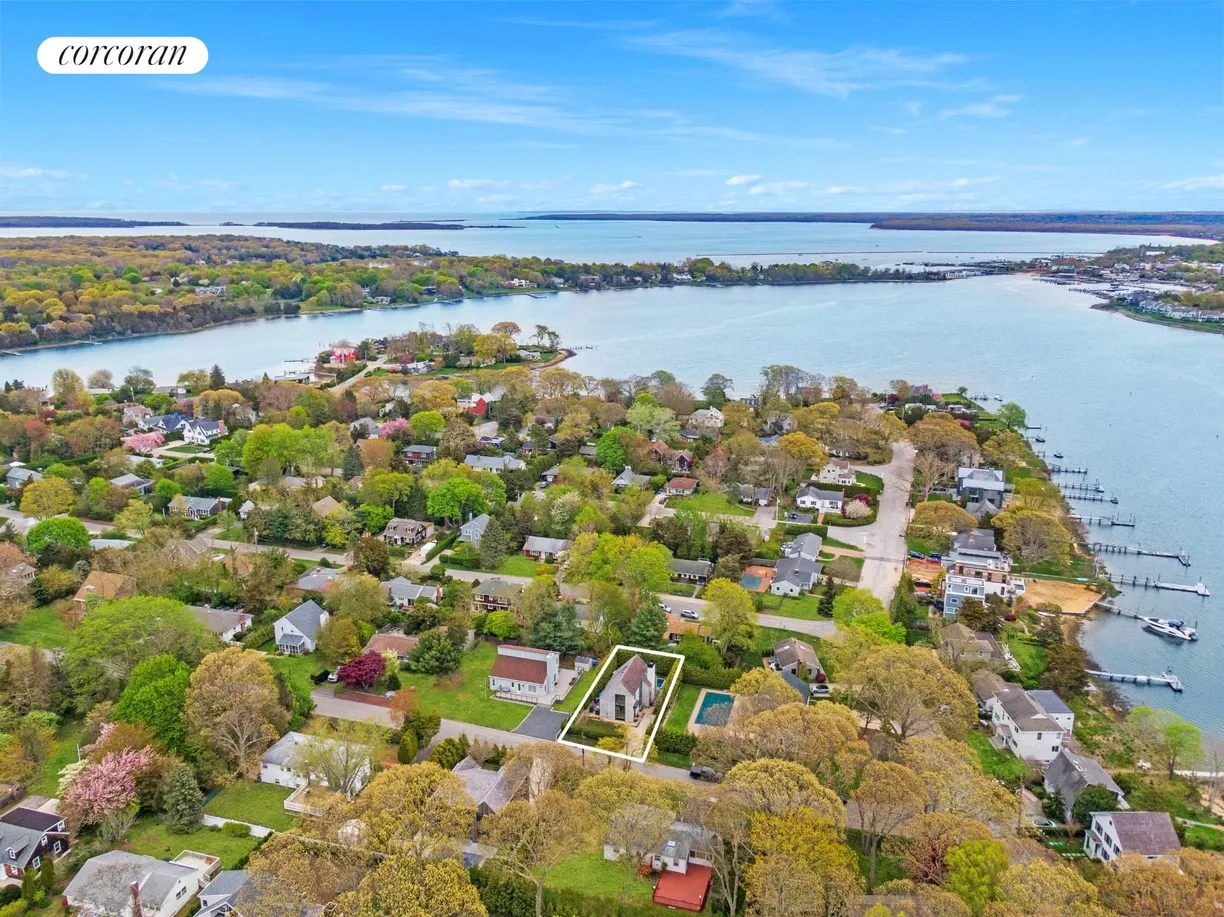 The Hamptons Real Estate | View 68 Ridge Drive | room 2