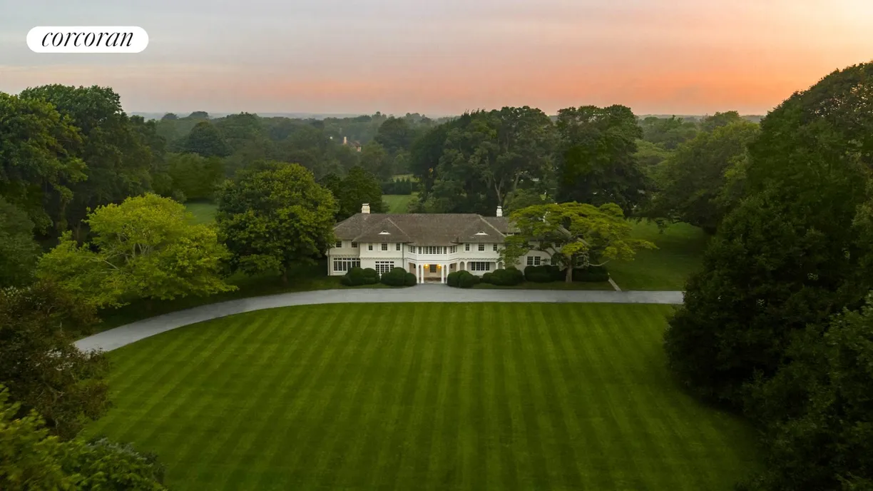 The Hamptons Real Estate | View 121 Further Lane | 10 Beds, 9 Baths