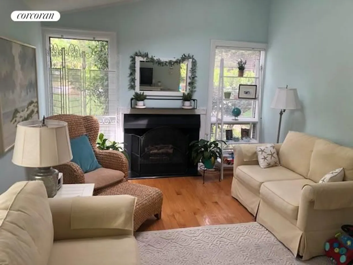 The Hamptons Real Estate | View 11 Gerald Lane | room 2