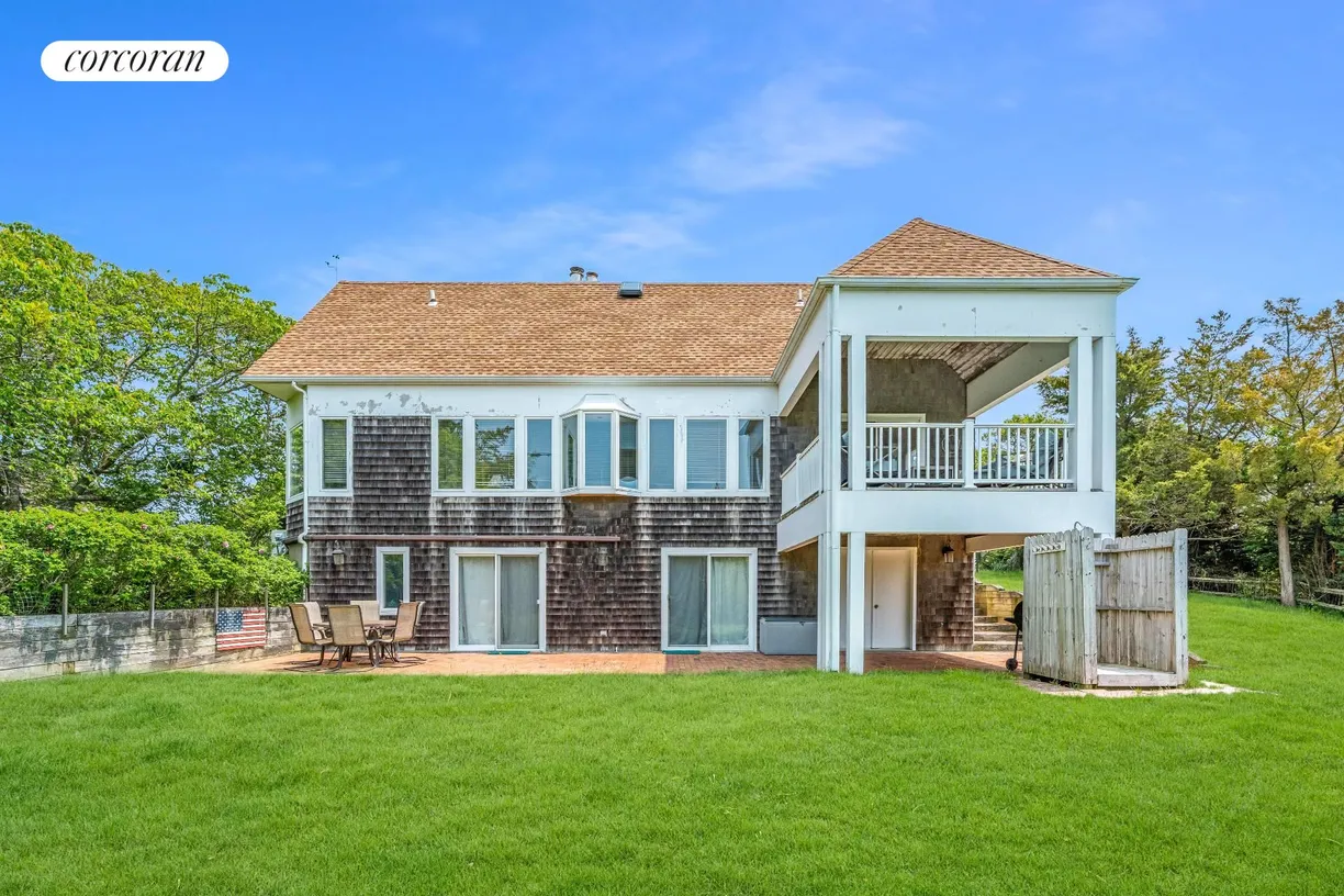 The Hamptons Real Estate | View  | room 1