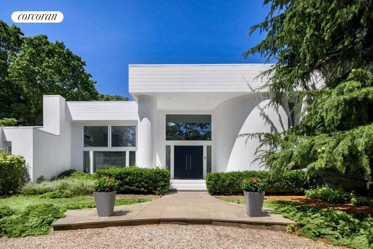 The Hamptons Real Estate | View 17 Elisha's Path | 5 Beds, 5 Baths