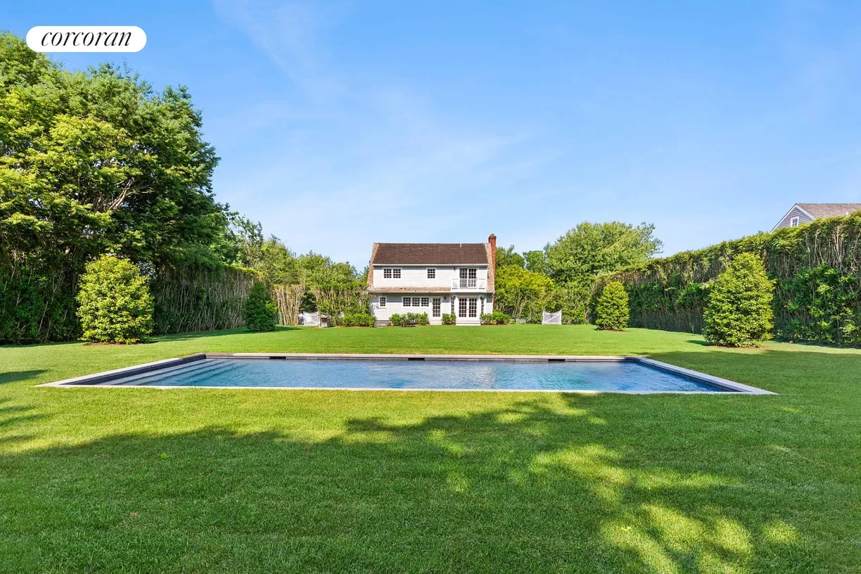 The Hamptons Real Estate | View 7 Ludlow Green | 3 Beds, 2 Baths
