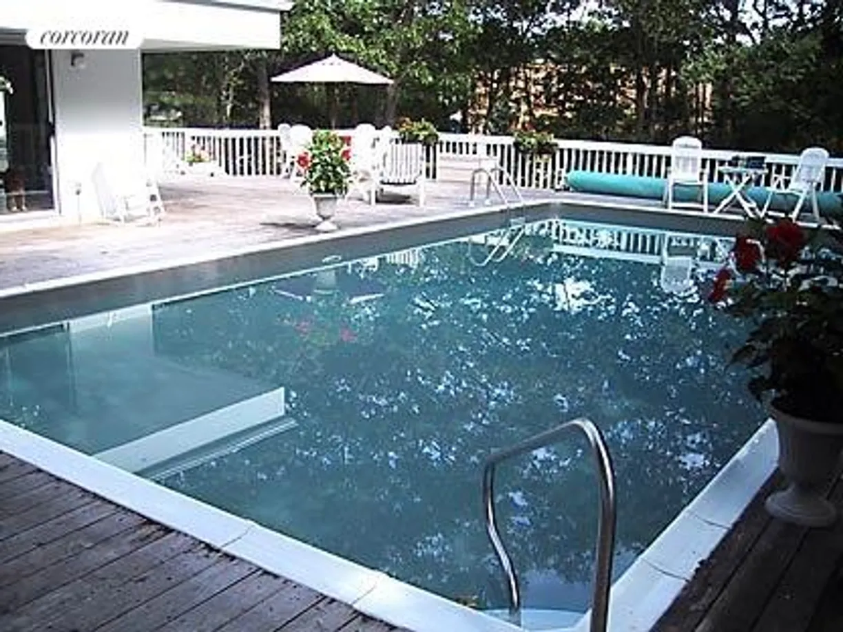 The Hamptons Real Estate | View 32 Jonathan Drive | room 1
